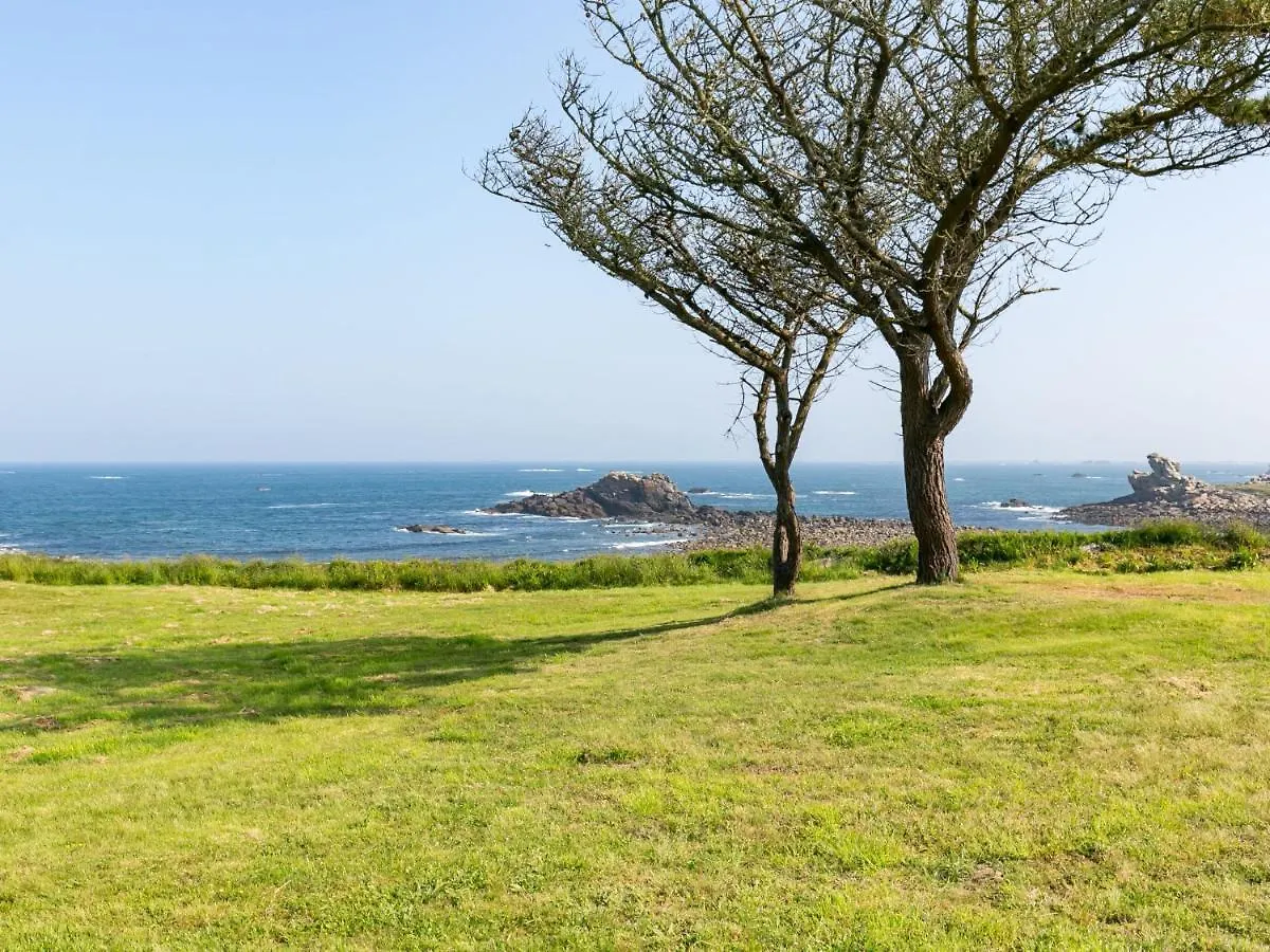Holiday Home Saint Gonvel - Ldz103 By Interhome Landunvez
